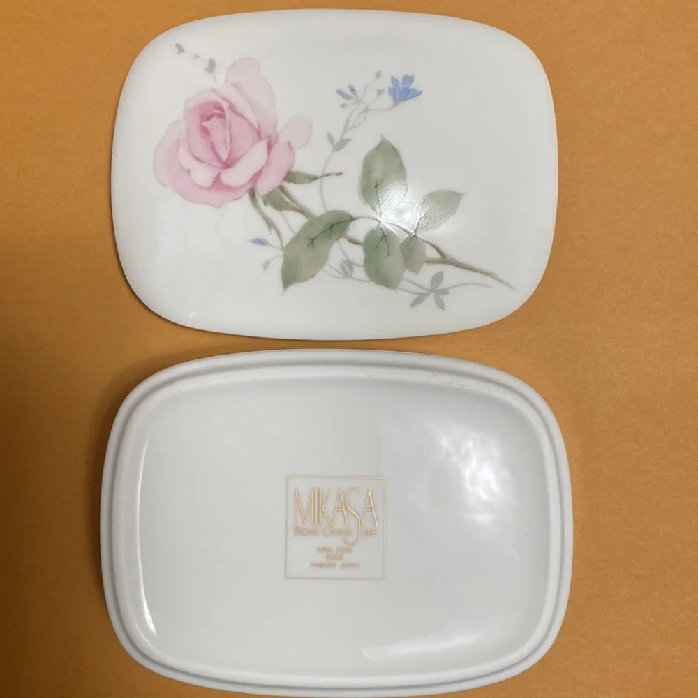 Beautiful new Mikasa Bone China April Rose Soap Dish Japan